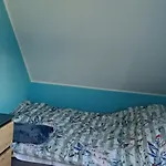 U Eweli Całoroczne Ogrzewane Kominkiem