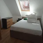 U Eweli Całoroczne Ogrzewane Kominkiem