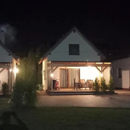 度假居 U Eweli Caloroczne Ogrzewane Kominkiem *