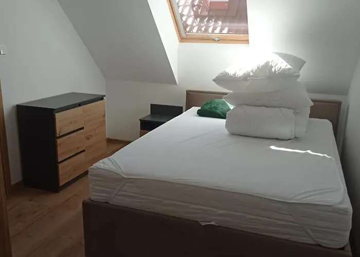 U Eweli Caloroczne Ogrzewane Kominkiem