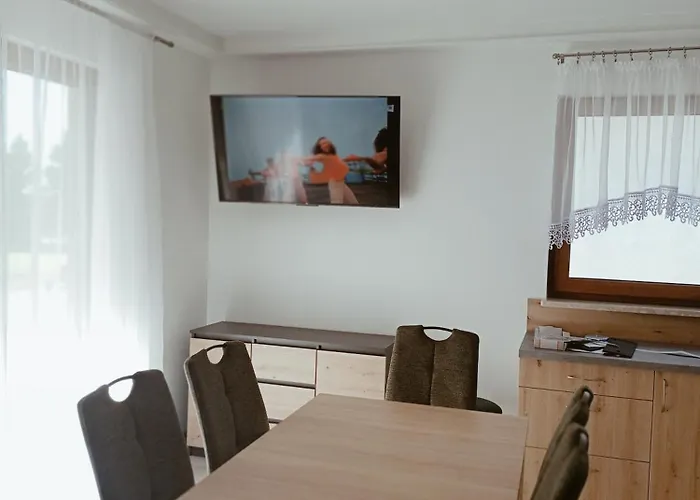 U Eweli Caloroczne Ogrzewane Kominkiem *